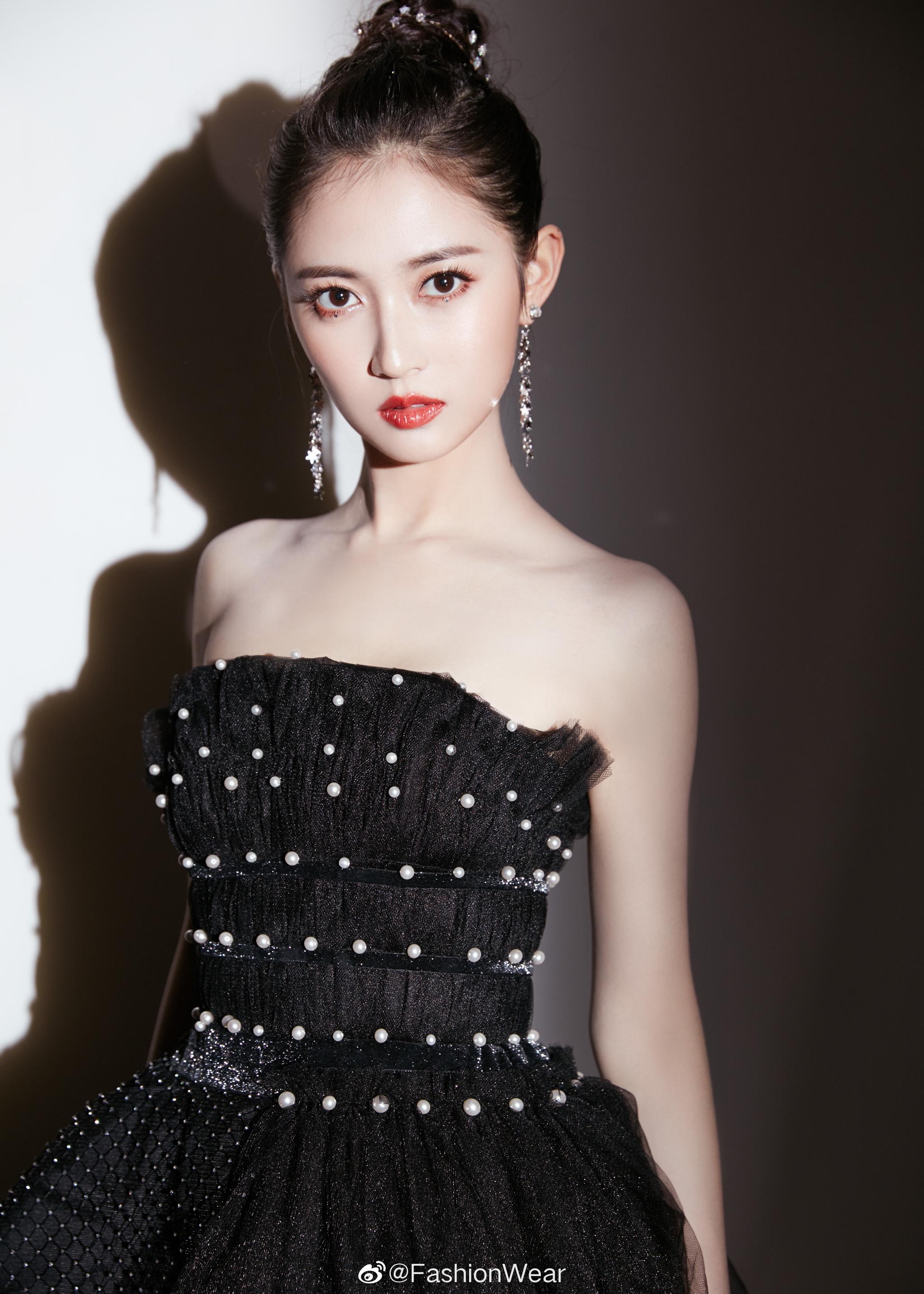 今日份暗黑美少女@陈钰琪yukee上线