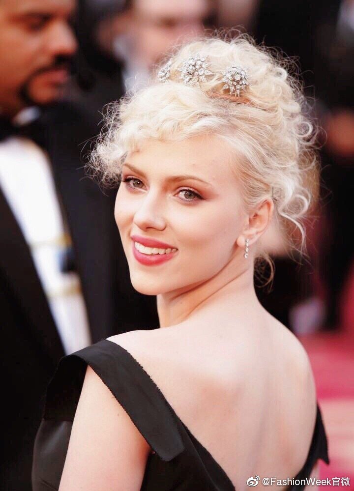 斯佳丽·约翰逊经典红毯造型