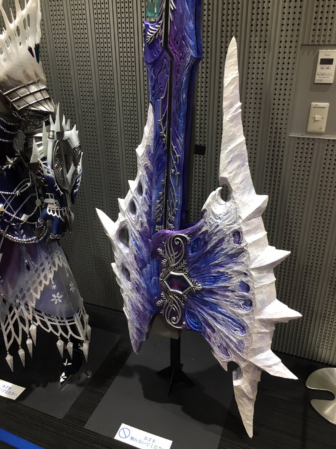 《怪物猎人:世界》冰原dlc "冰咒龙"套装武器实体展示