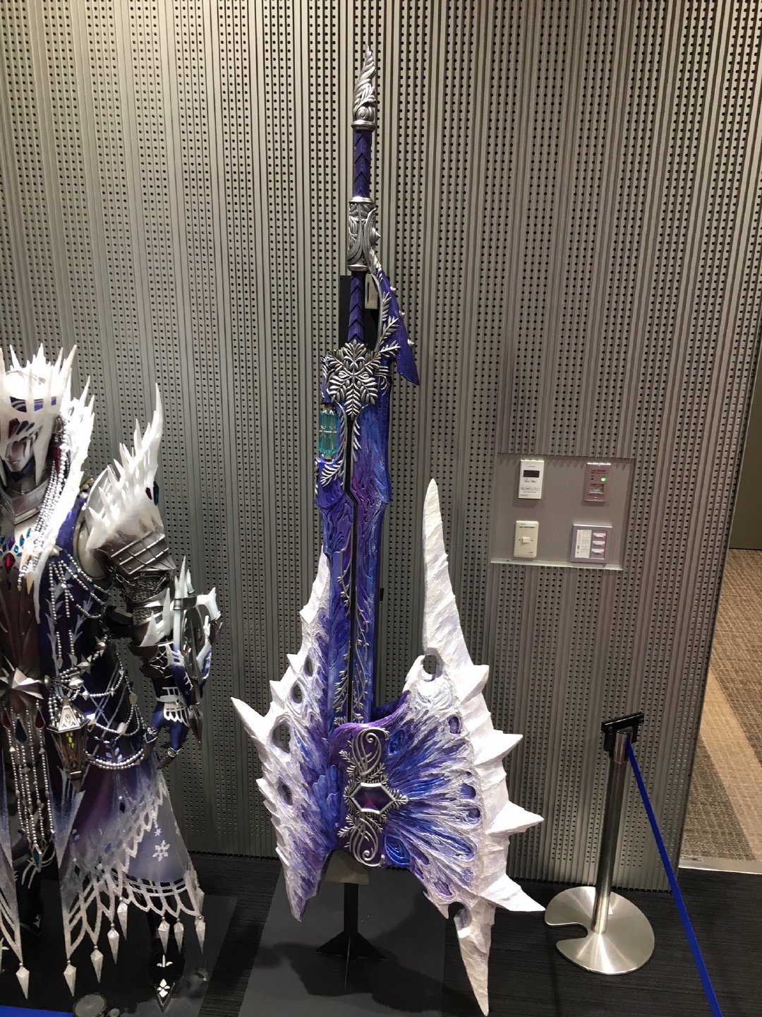 《怪物猎人:世界》冰原dlc "冰咒龙"套装武器实体展