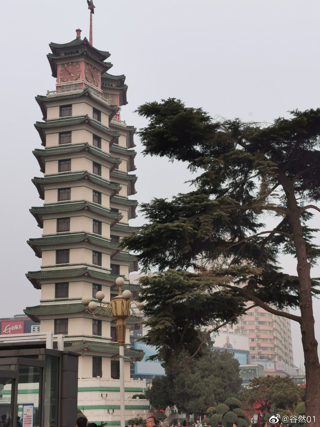 郑州二七纪念塔不仅是是郑州市的重要标志性建筑