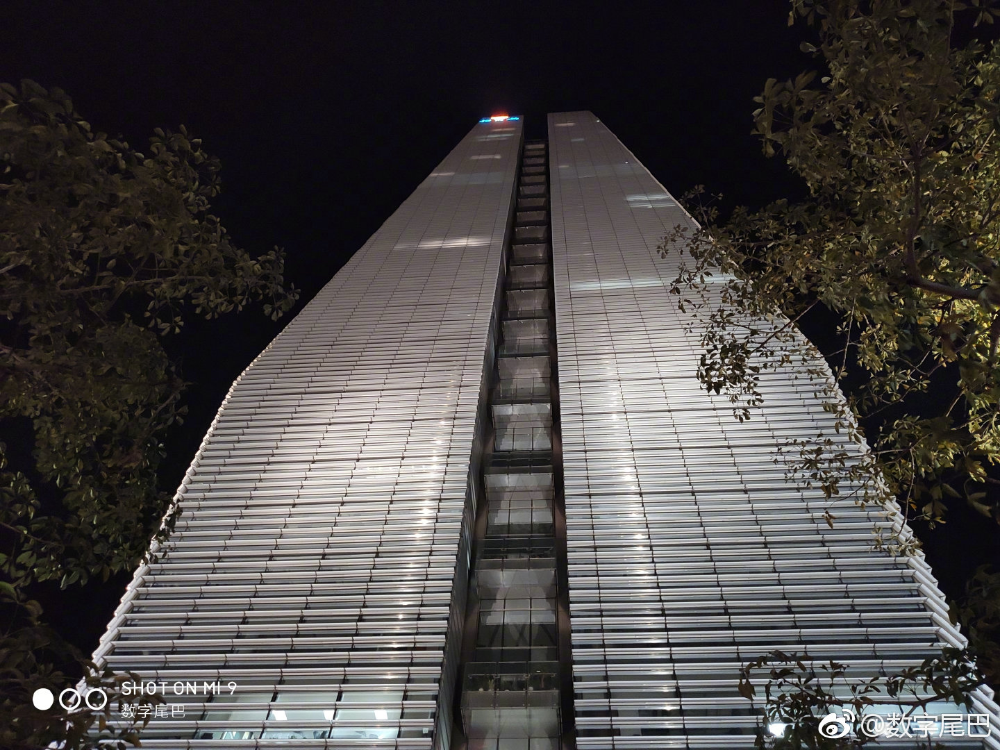 一组小米 9 实拍照片,第一张为超广角模式拍摄