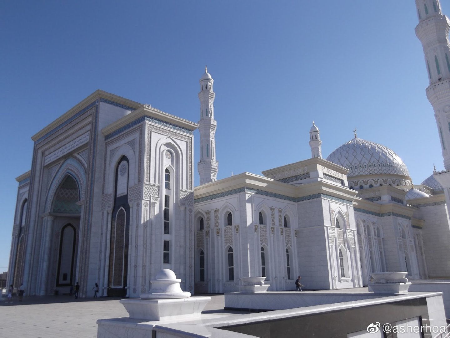 建于2008年的努尔-阿斯塔纳清真寺(nur-astana mosque)