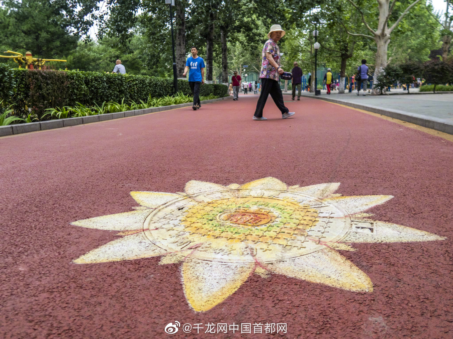 妙笔生花50幅彩绘扮靓莲花池公园健身步道