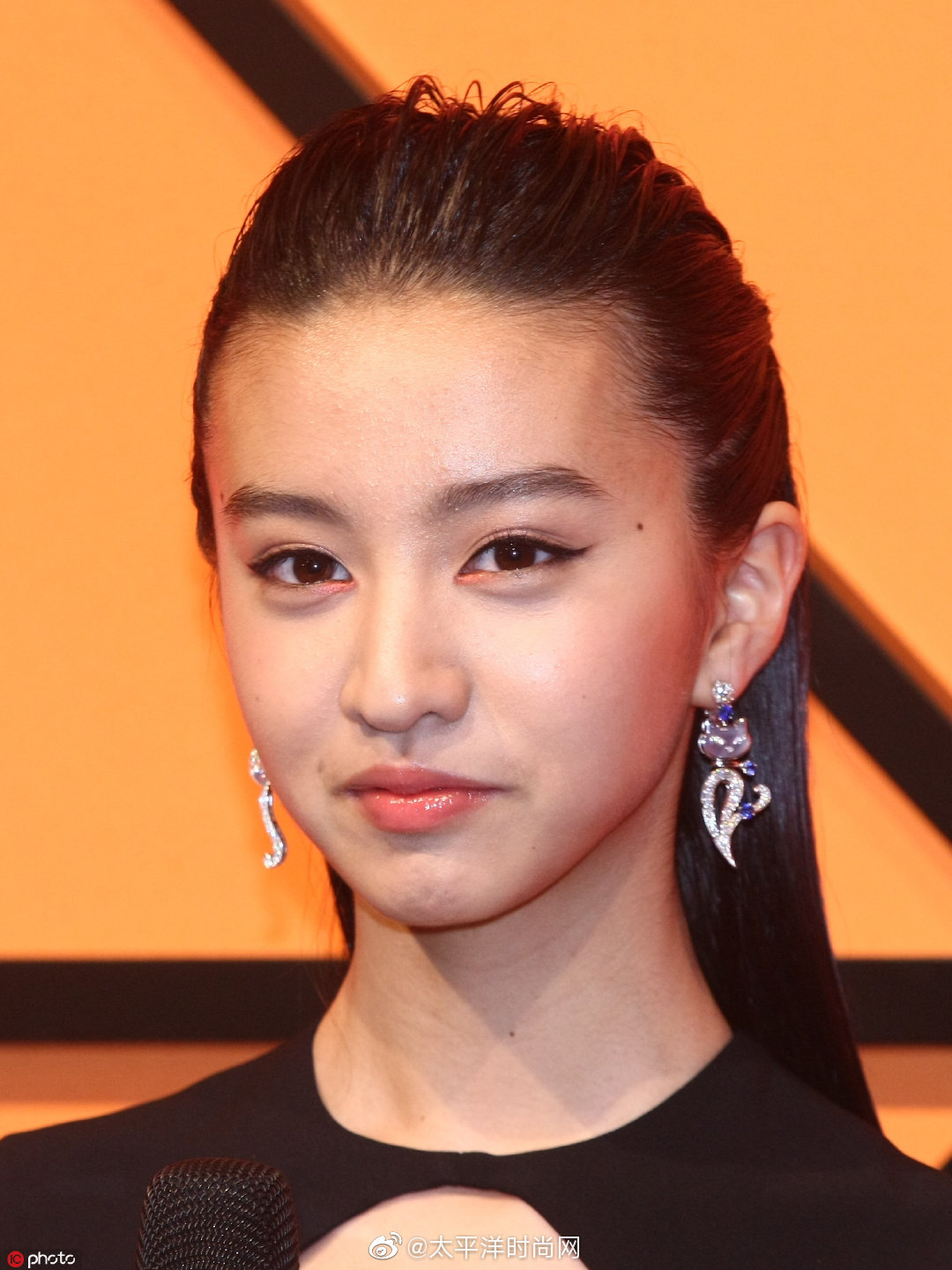 湿发大背头是一种增强气场的发型,能瞬间a爆全场,高级感更是up up