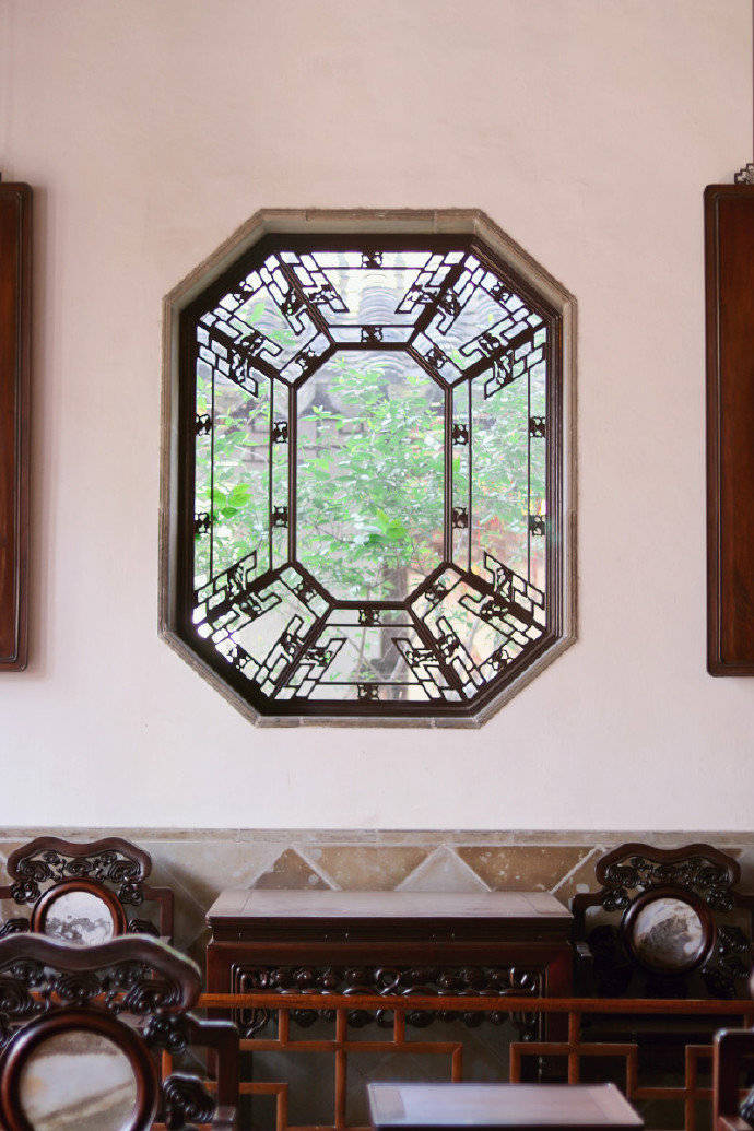 竹窗下,唯有蝉吟鹊噪,方知静里乾坤.