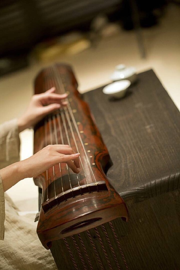 琴瑟弦,琵琶语,高山流水觅知音,共谱一曲相思引.浅黛如水