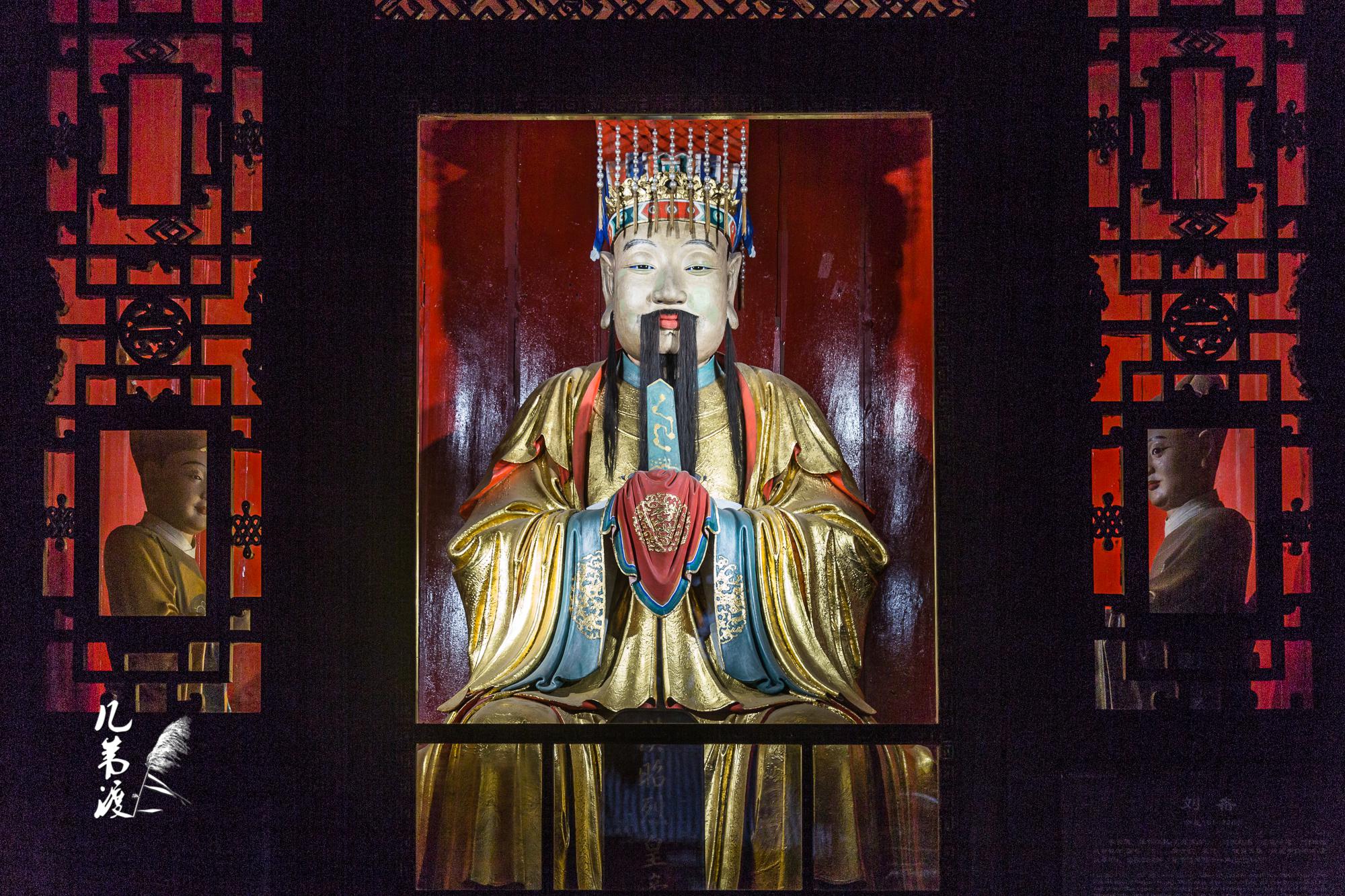 第一层院落是昭烈庙,正殿中央供刘备