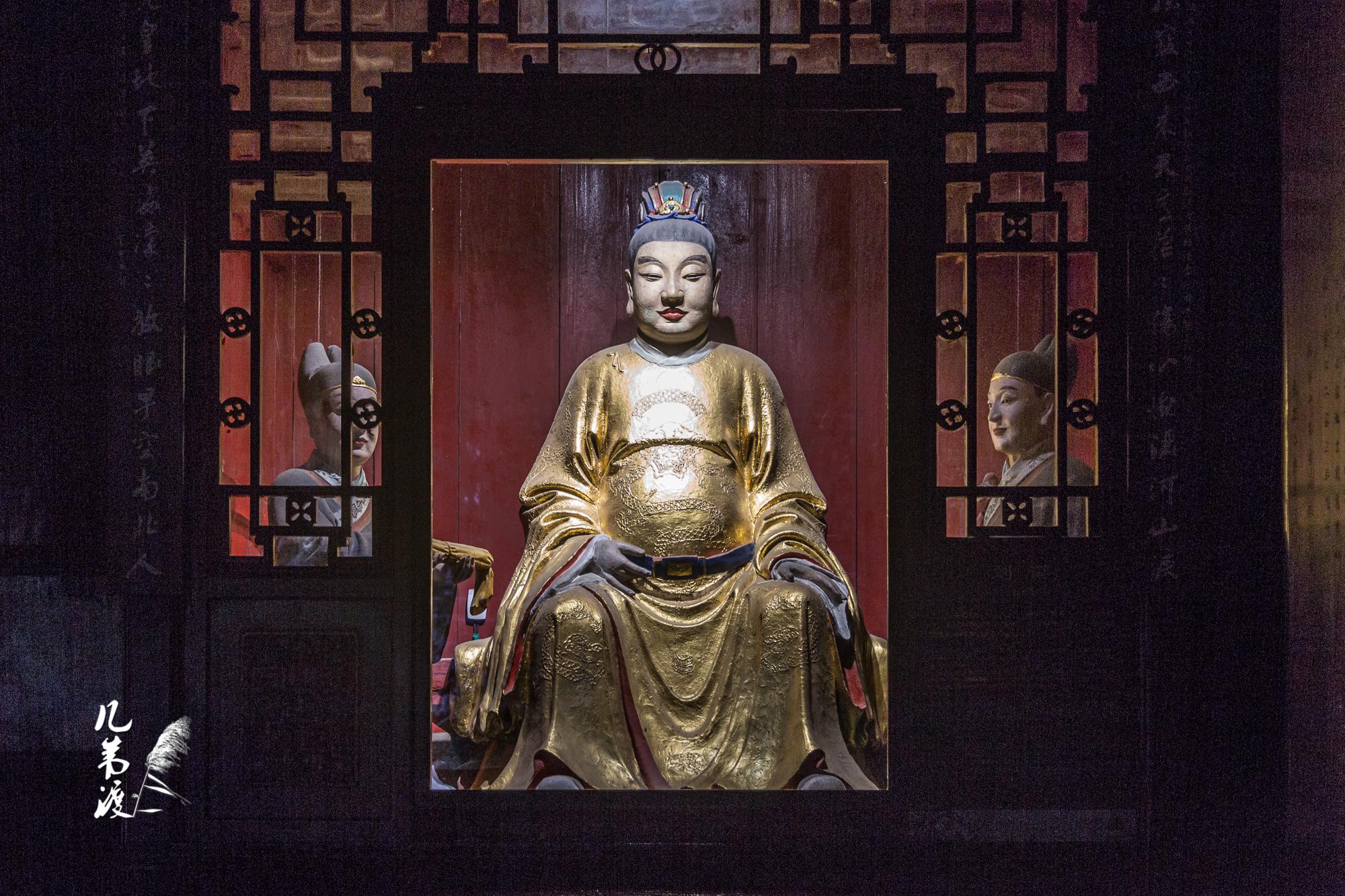 第一层院落是昭烈庙,正殿中央供刘备