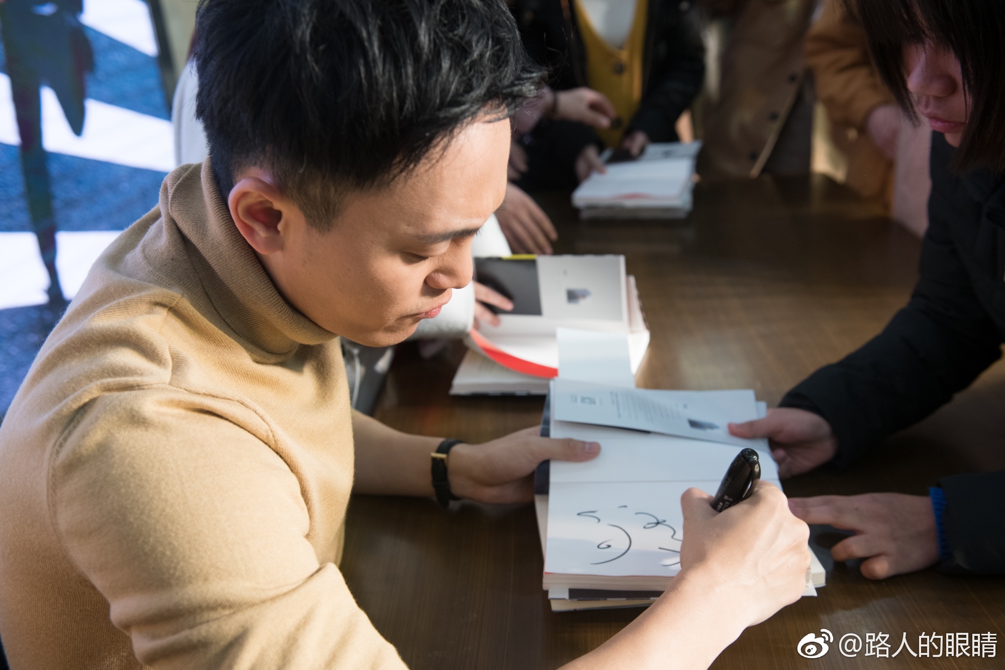 青年作家刘同将携新书亮相湘潭步步高广场弘道书店签售会