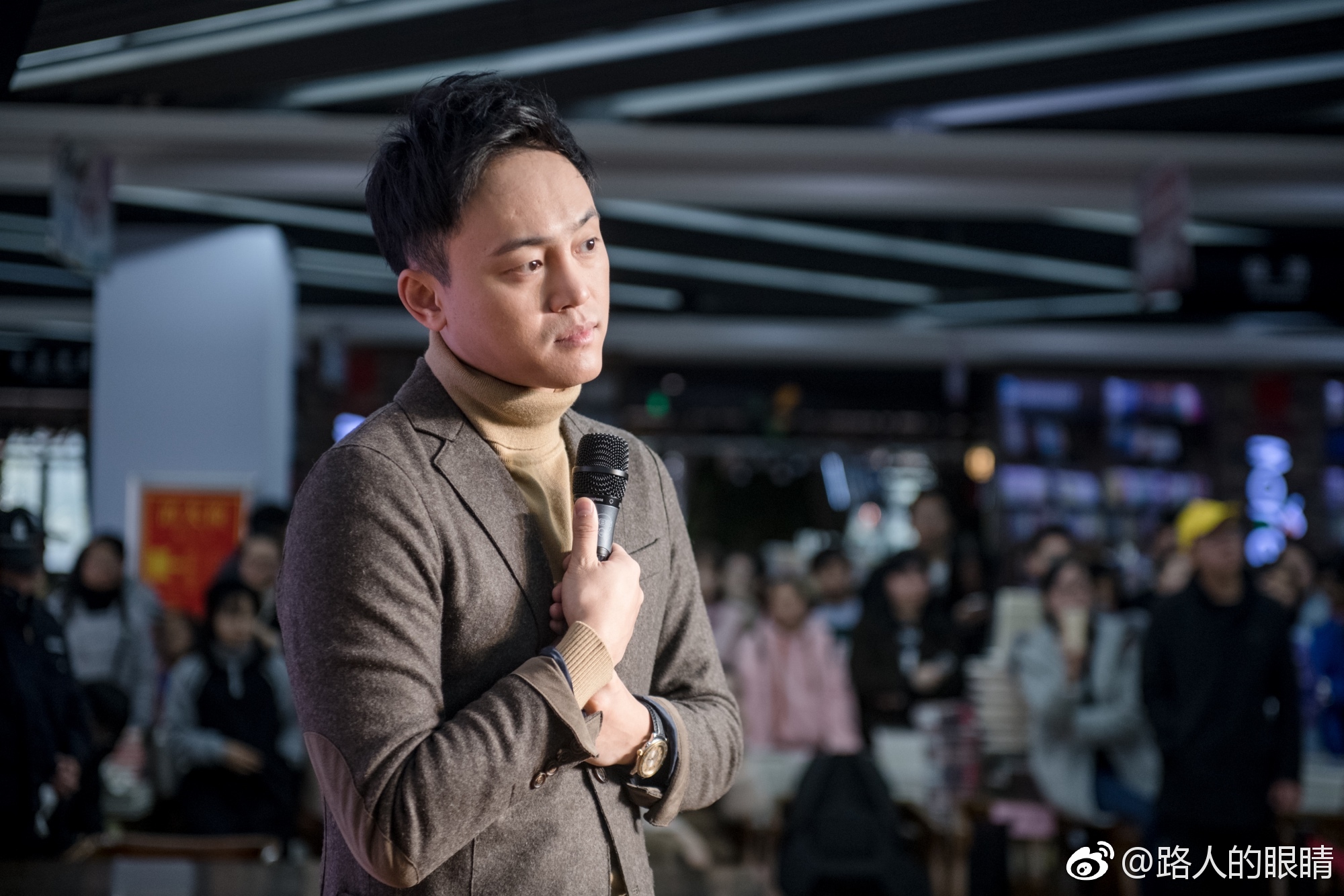 刘同的新书签售会南昌站,有特意从浙江赶来的粉丝,在现场落泪