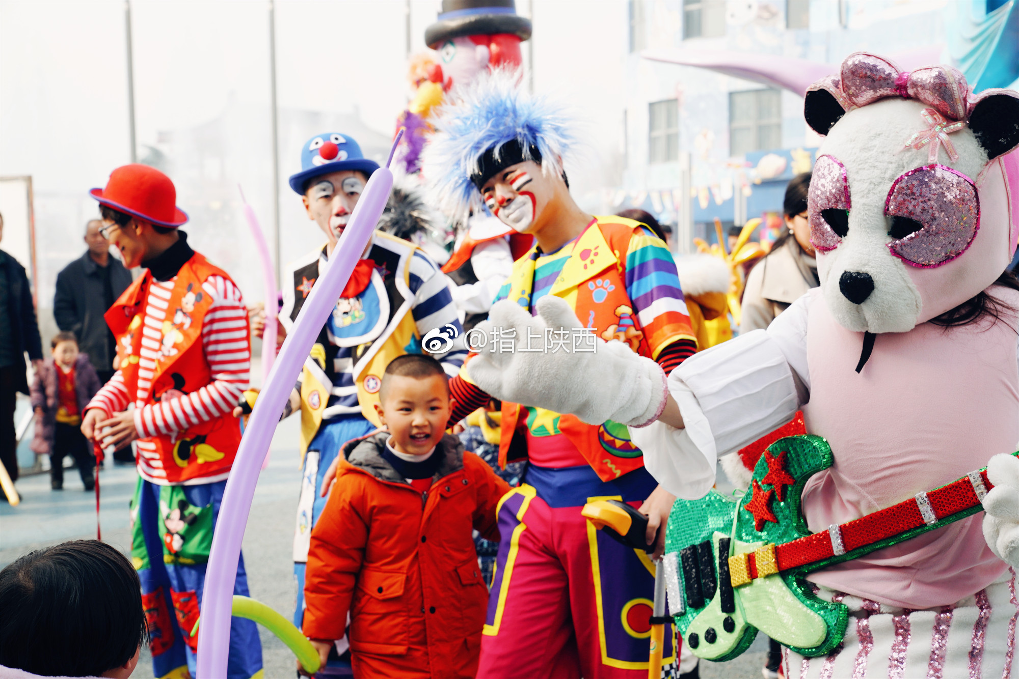 海笑·小丑大巡游掀起欢笑狂潮