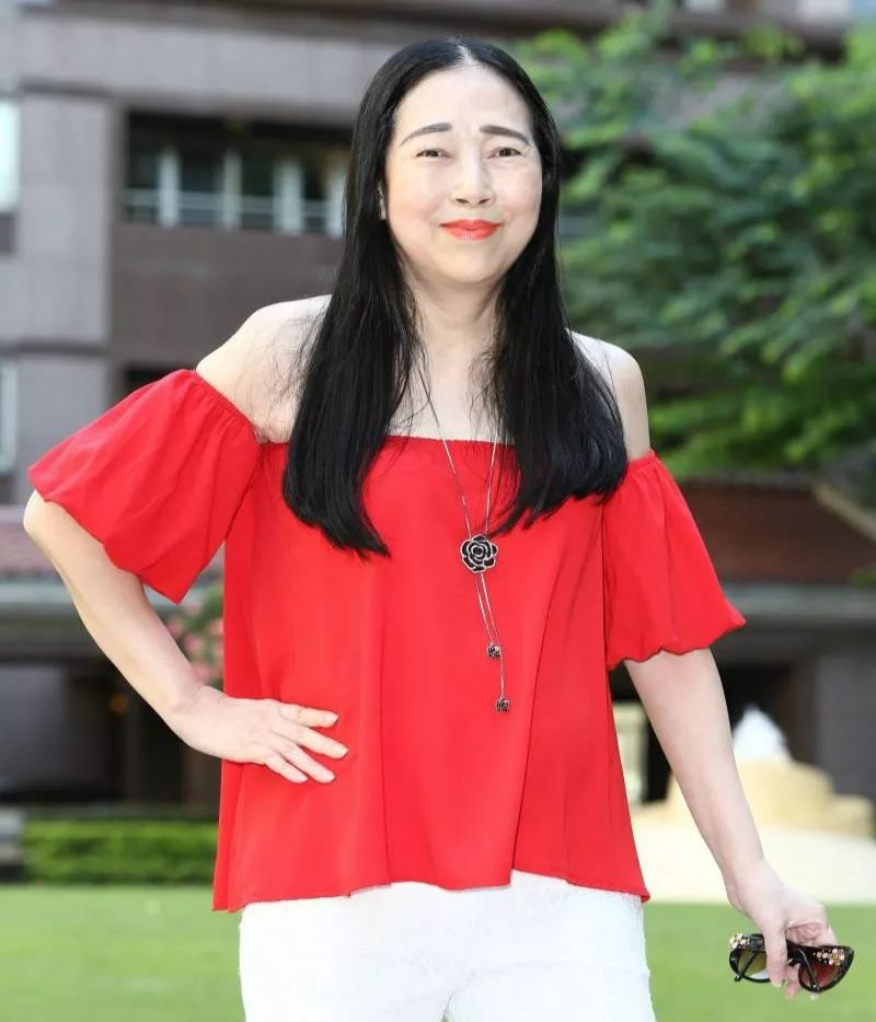 奇葩富婆许纯美近况不满被说丑再现疯言疯语强调过上流生活