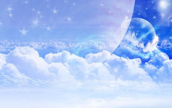 如果没有阳光,就在心里点一只蜡烛,透过浅蓝色的透明玻璃杯