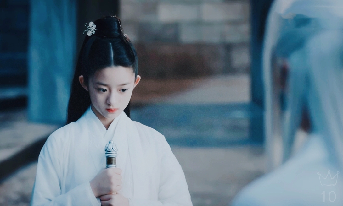 被演女主小时候的这个小演员@黄杨钿甜 给惊艳到了,无论是开场油菜花