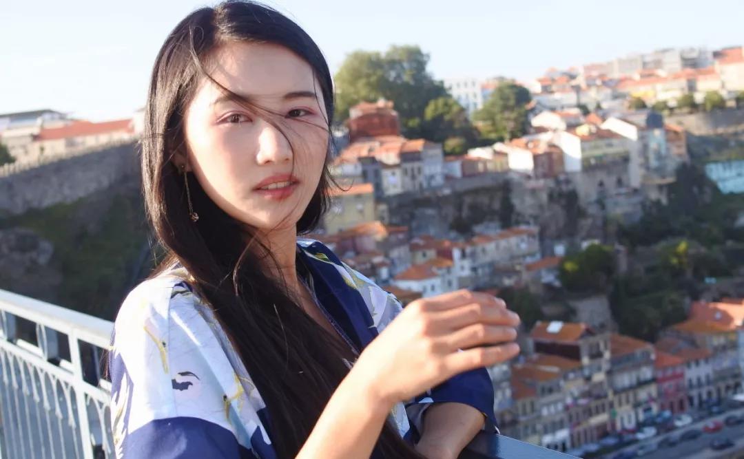 这个王婧宜也不是普通人,她是来自剑桥的"人类学"博士,外号叫做"小