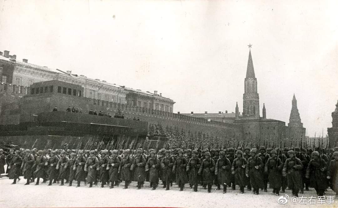 1941年11月7日十月革命24周年阅兵式.