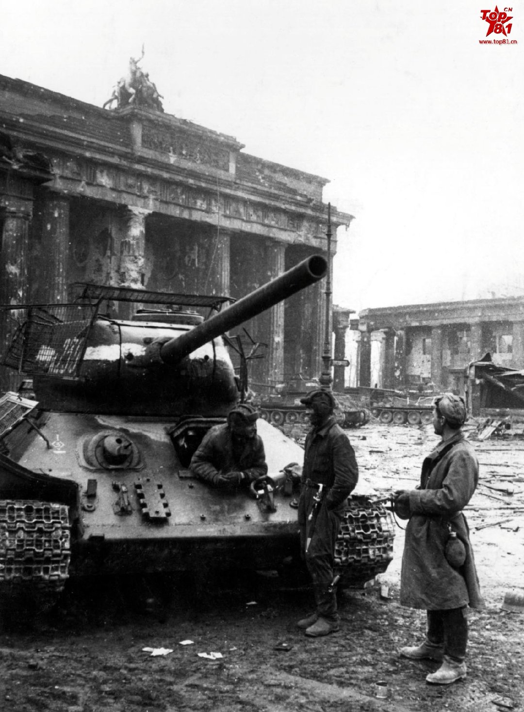 1945年5月9日苏联红军取得柏林战役的胜利,乌拉