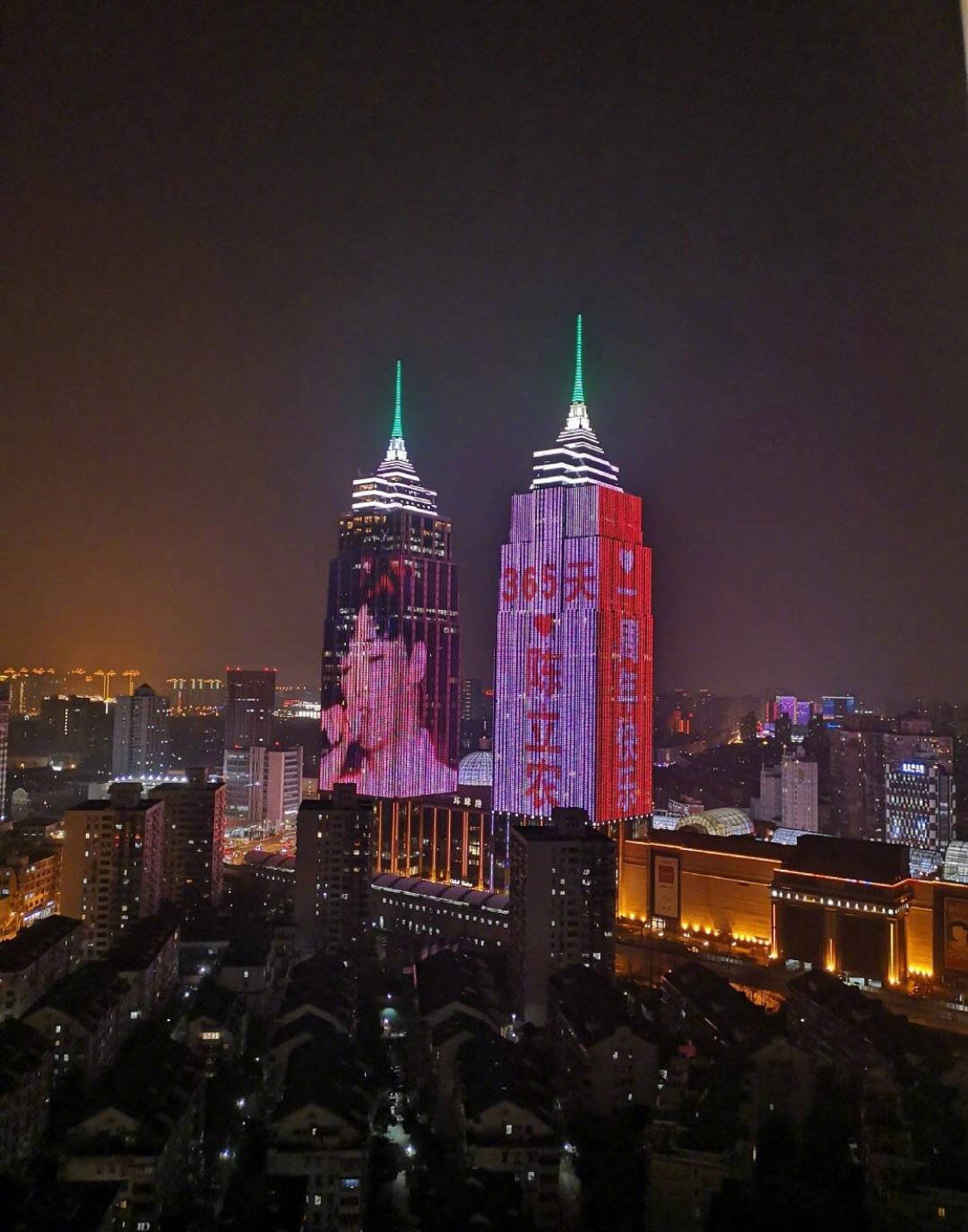 陈立农 上海环球港双子塔应援在被誉为"顶尖枢纽"的上海环球港双塔