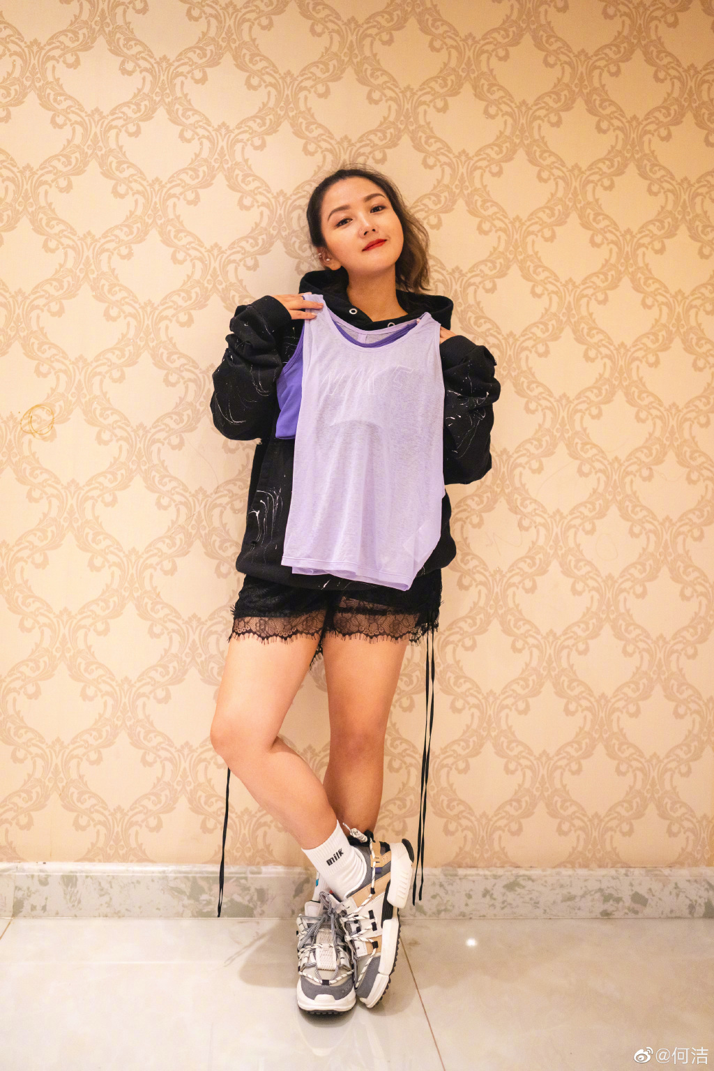 何洁腿粗无人能敌?网友:瞎说什么实话,瑜伽锻炼让人更瘦哦