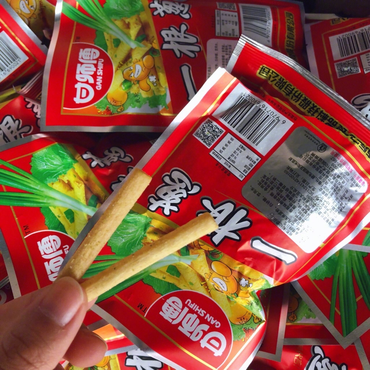 看了,吃货也来带你们回忆一下那些年陪伴我们的零食