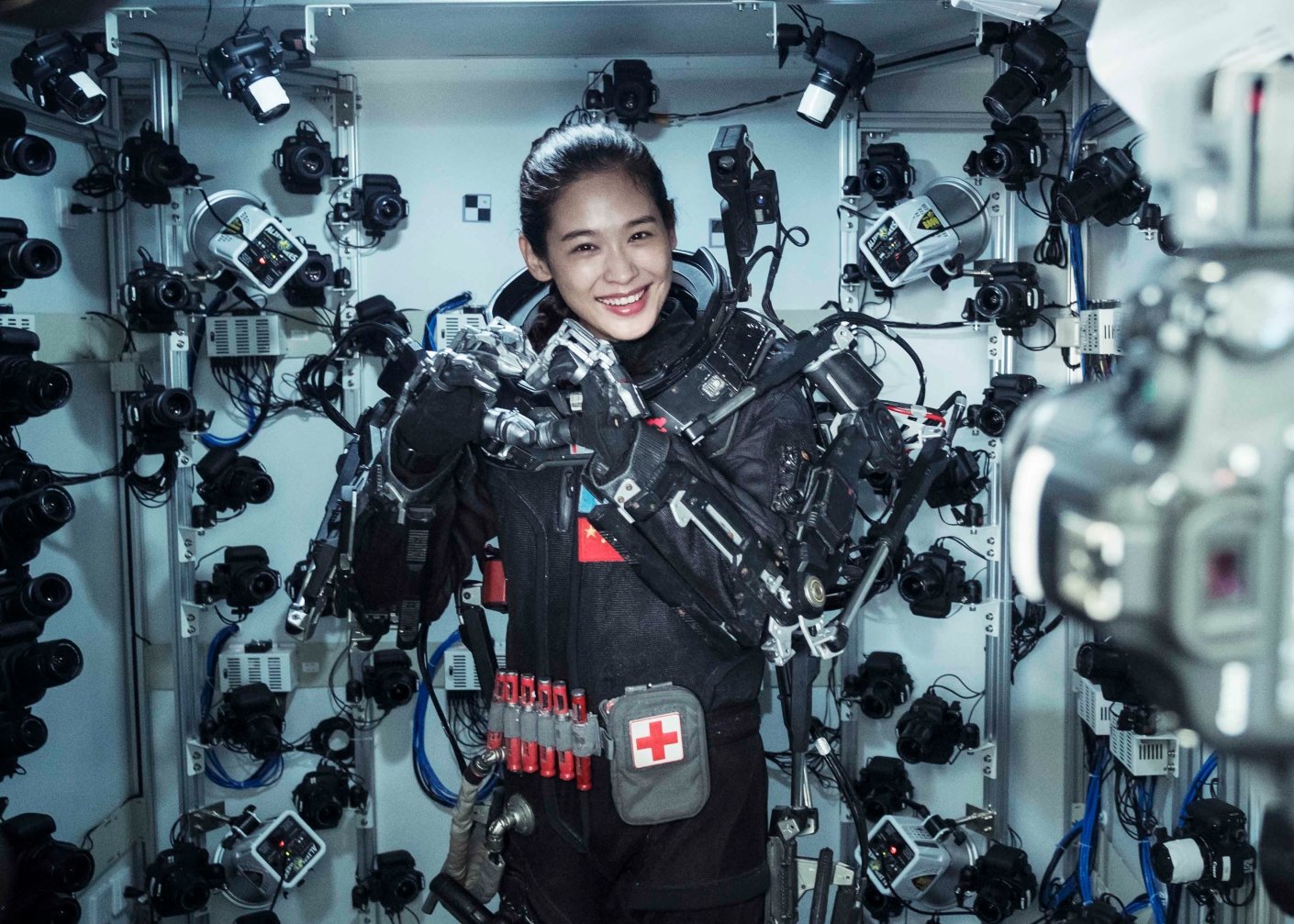 不少观众都是从《流浪地球》才认识屈菁菁,其实她已经是个"老"演员了.