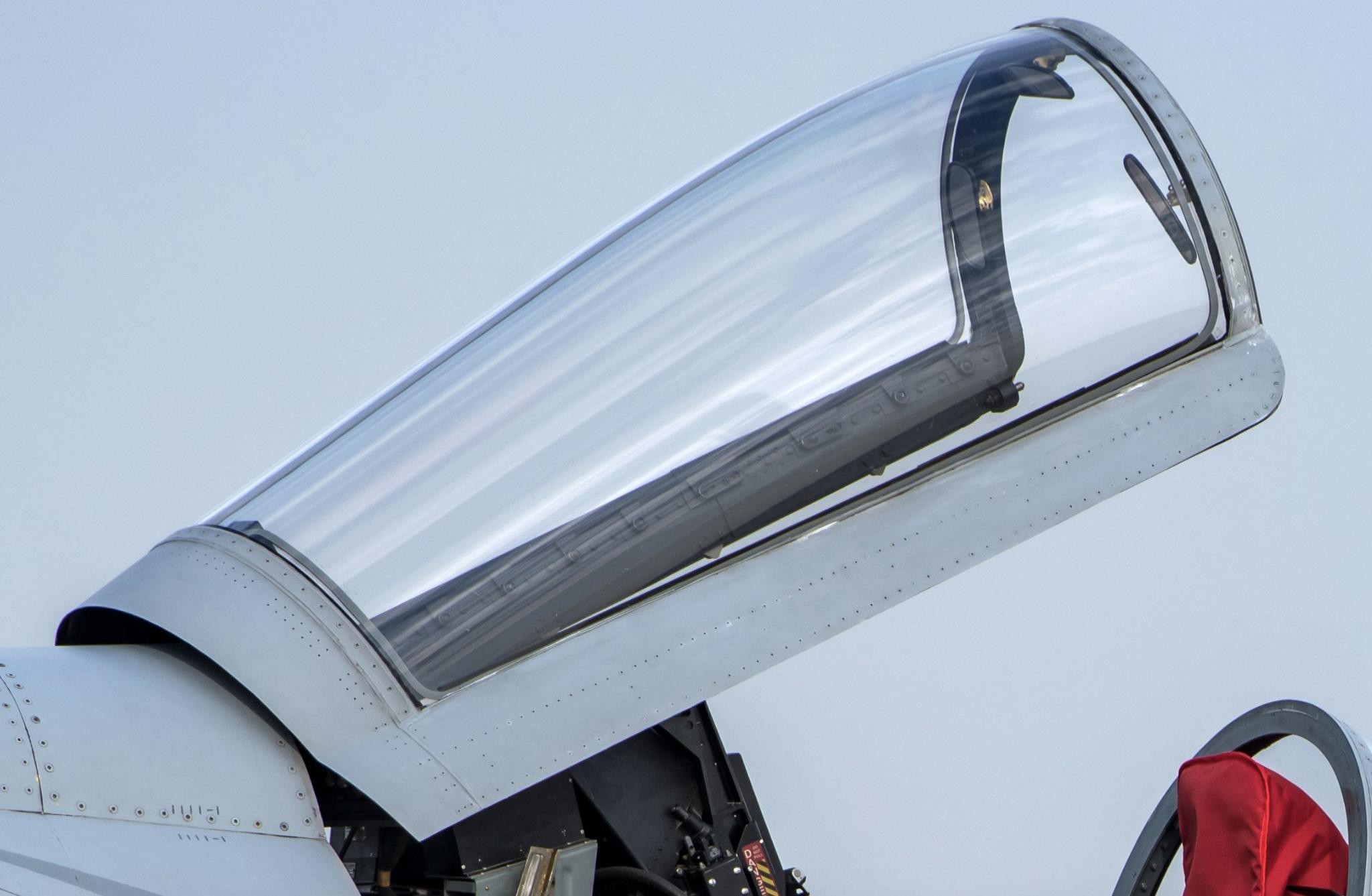 枭龙战斗机座舱盖特写,枭龙战斗机的座舱视野较好.