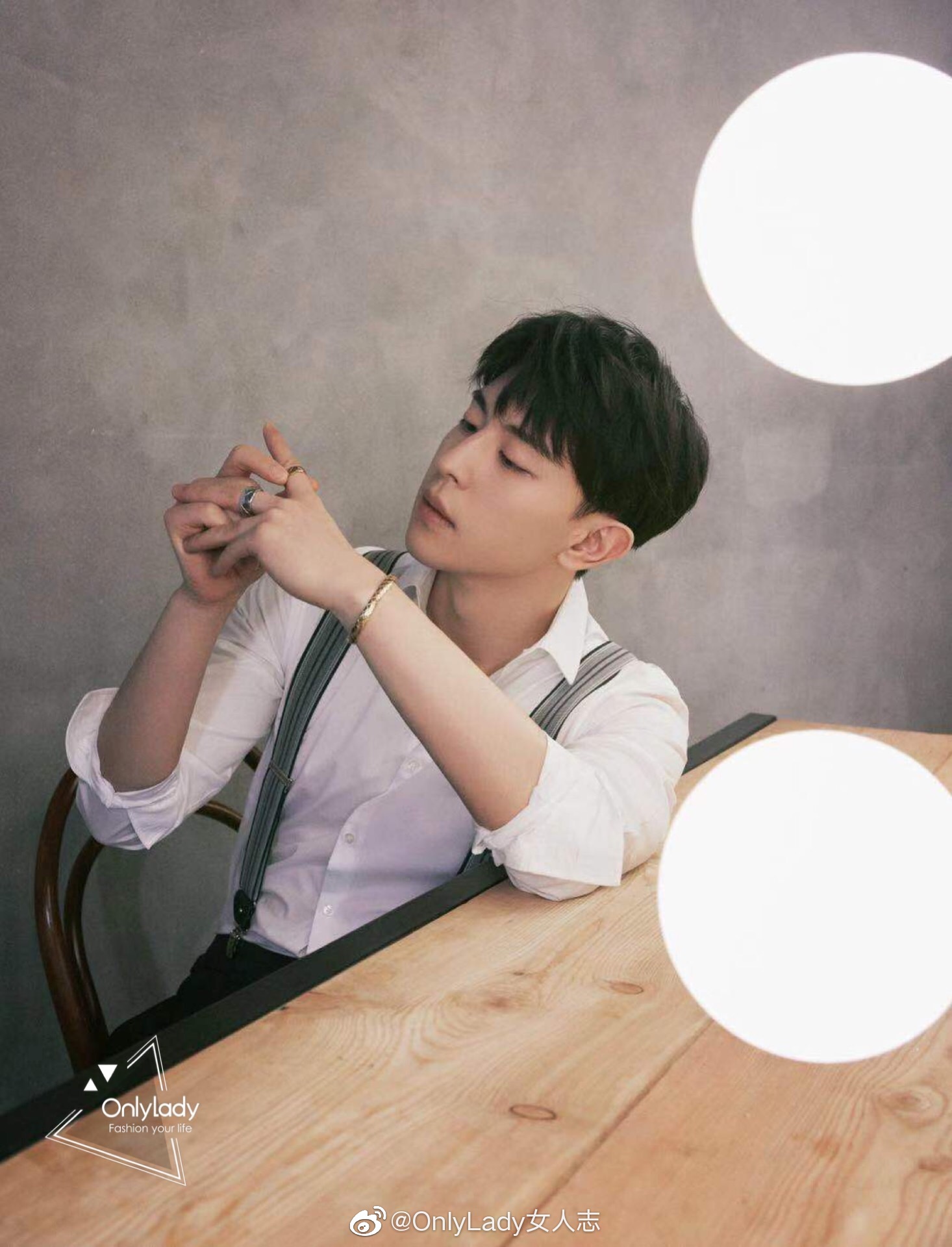 邓伦 佩戴@香奈儿chanel 高级珠宝coco crush系列黄18k金戒指,白18k