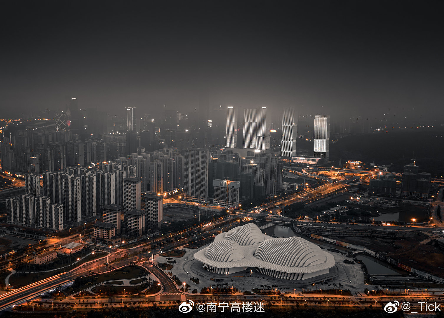 tick 分享了一组6月份南宁的航拍图,6月的南宁,魔鬼般的天气