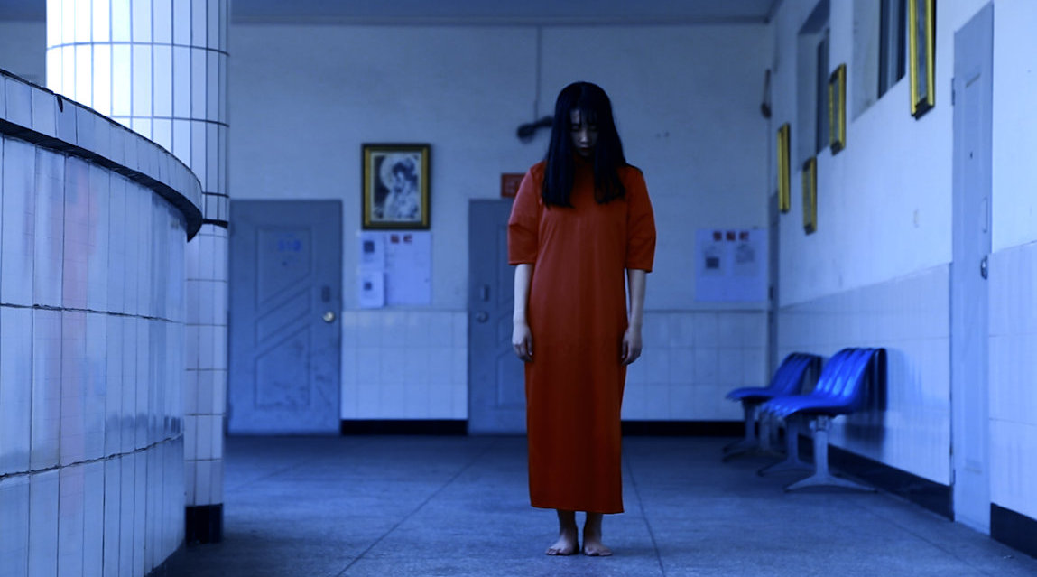 校园惊现女鬼,老师学生吓得鸡飞狗跳,快来收了女鬼