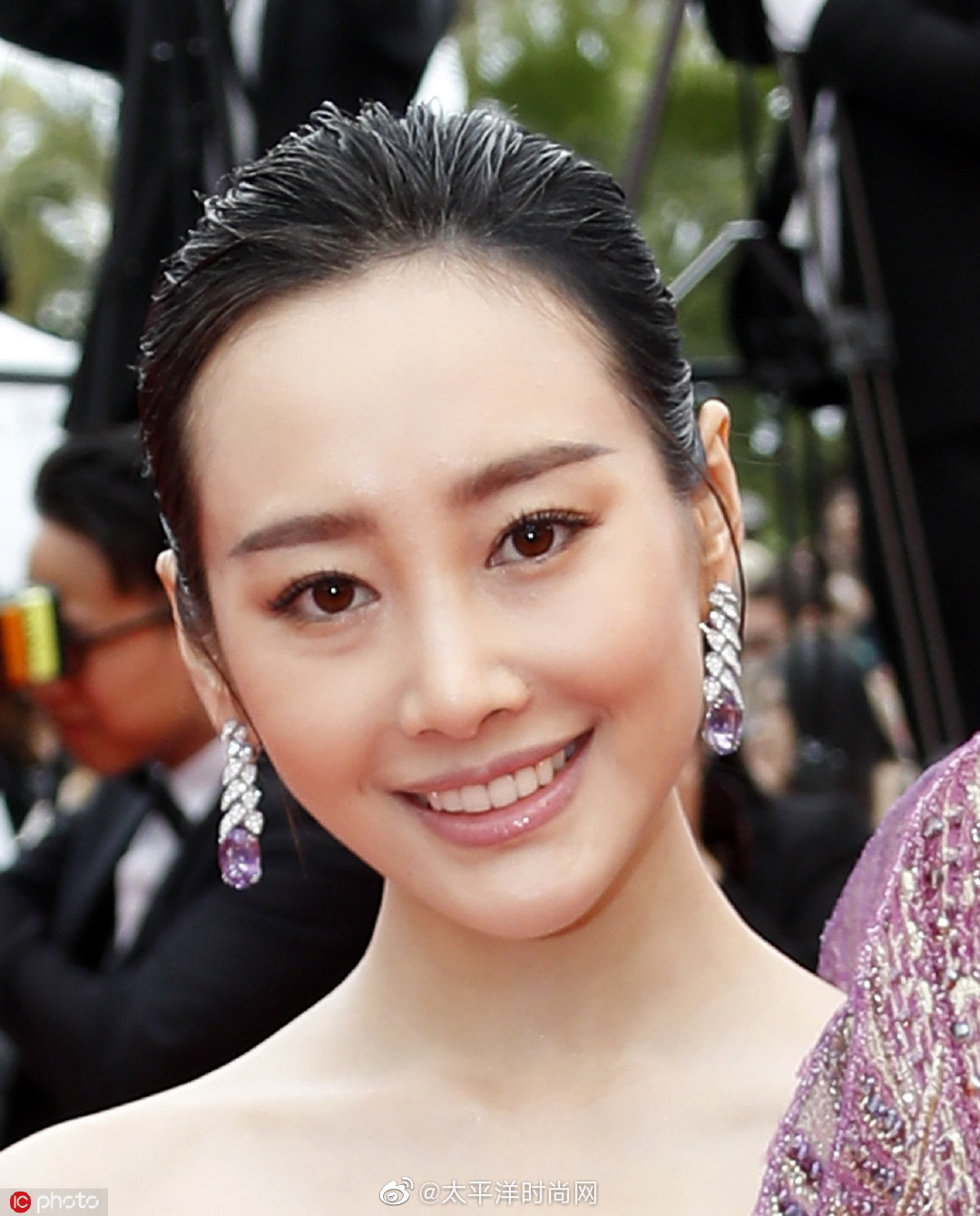 湿发大背头是一种增强气场的发型,能瞬间a爆全场,高级感更是up up