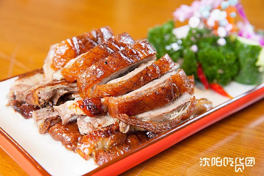 中街地铁口旁边有家从澳门来的烧味店,凭一只黑椒鸭火了62年