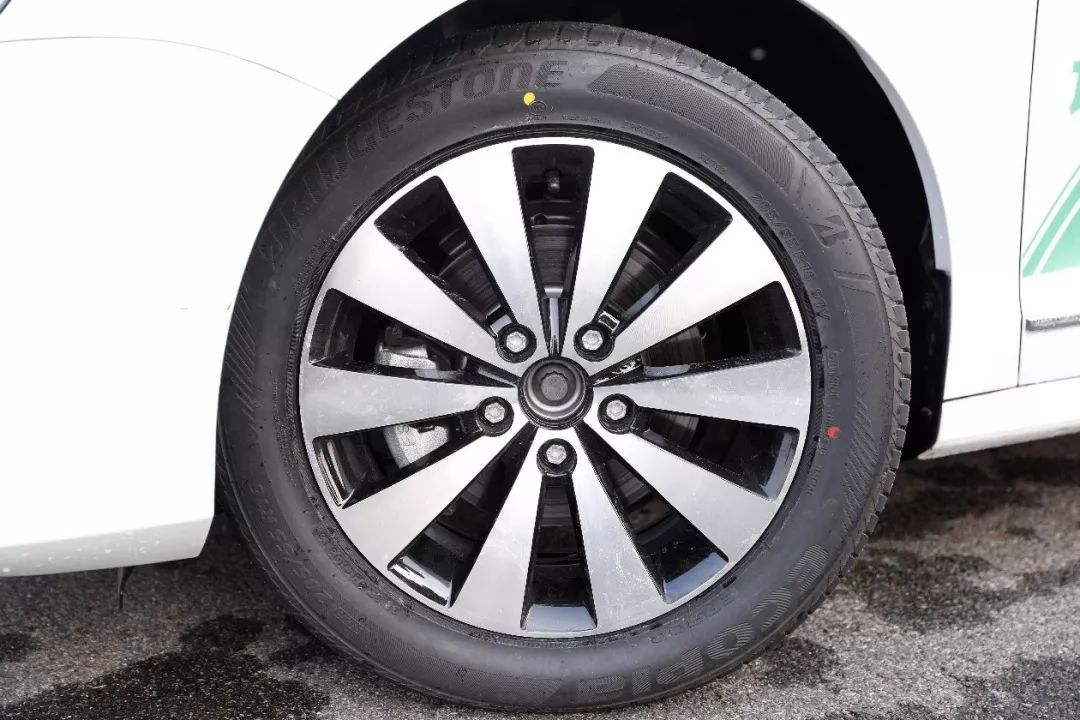 ep300就是这样一款好轮胎——搭载普利司通纳米技术(nanopro-tech※1)