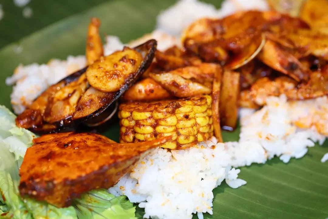 菲尝道——郑州首家菲律宾海鲜手抓饭,上桌就被抢光!