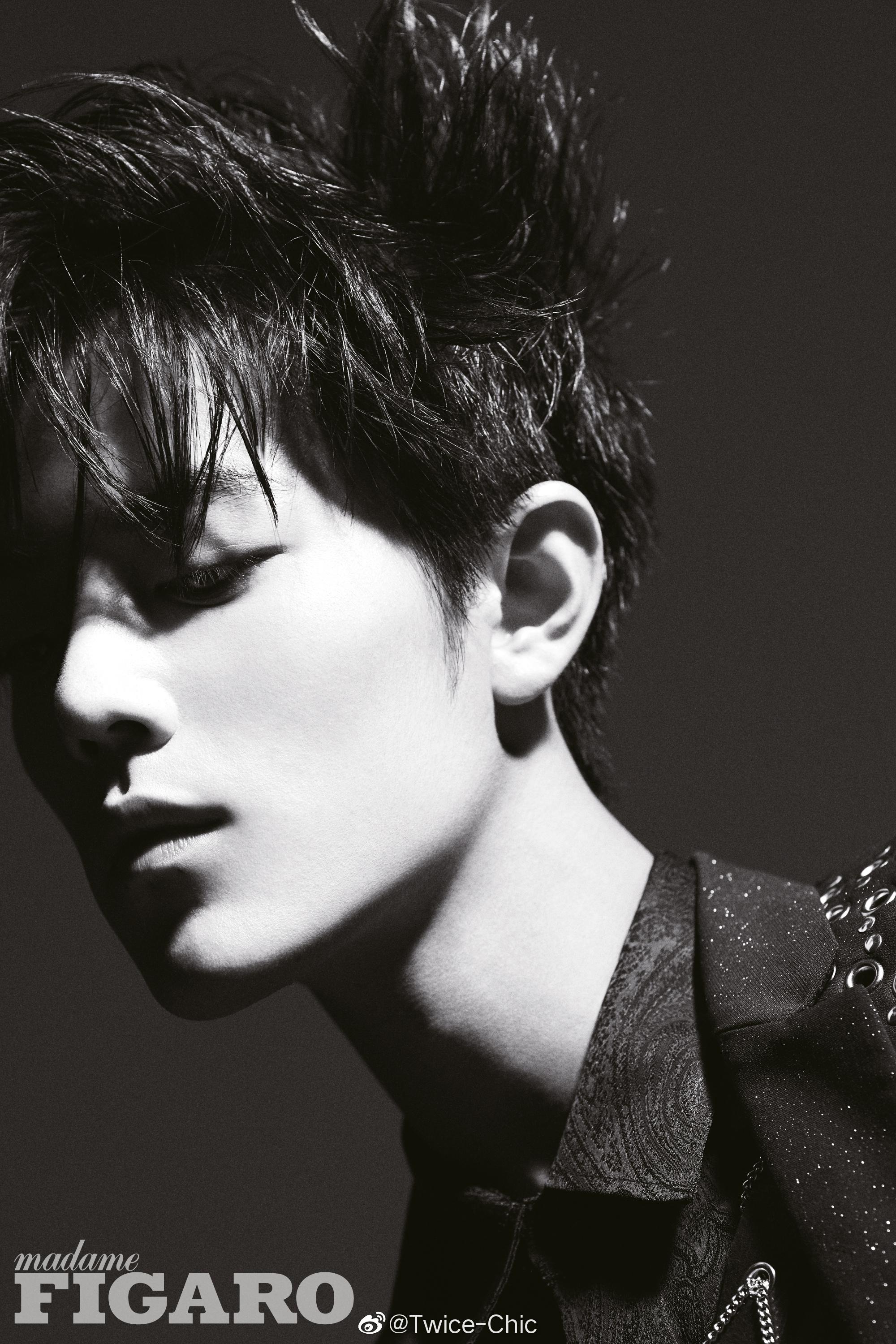 肖战x madame figaro hommes 10月刊封面 | 大片的纯色与利落的剪裁