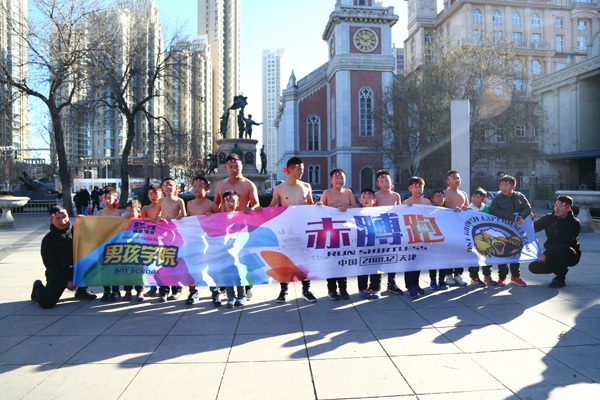 冒严寒赤膊上阵 磨砺天津卫的孩子们