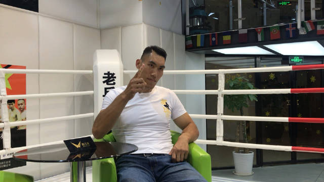 中国两米巨人董泰山的高扫腿!这个高度我望尘莫及了.