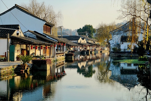 绍兴西小河历史文化街区,一河一街,几座石桥,白墙灰瓦石板路