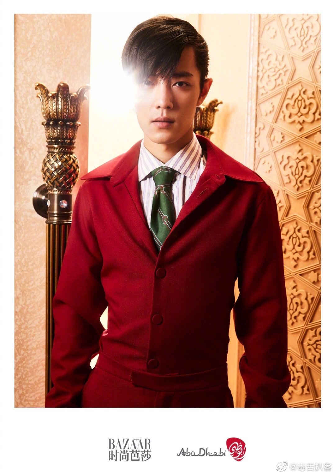 肖战宫廷风大片来了,挑战二八分复古油头,这样的look你们喜欢吗?