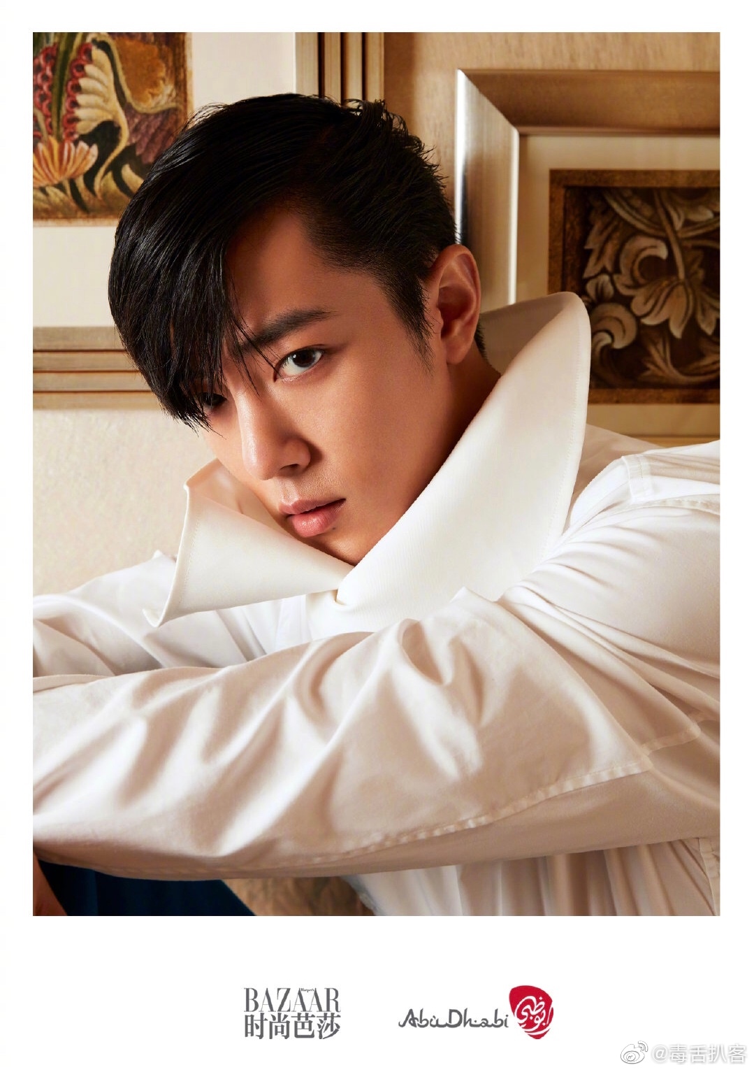 肖战宫廷风大片来了,挑战二八分复古油头,这样的look你们喜欢吗?