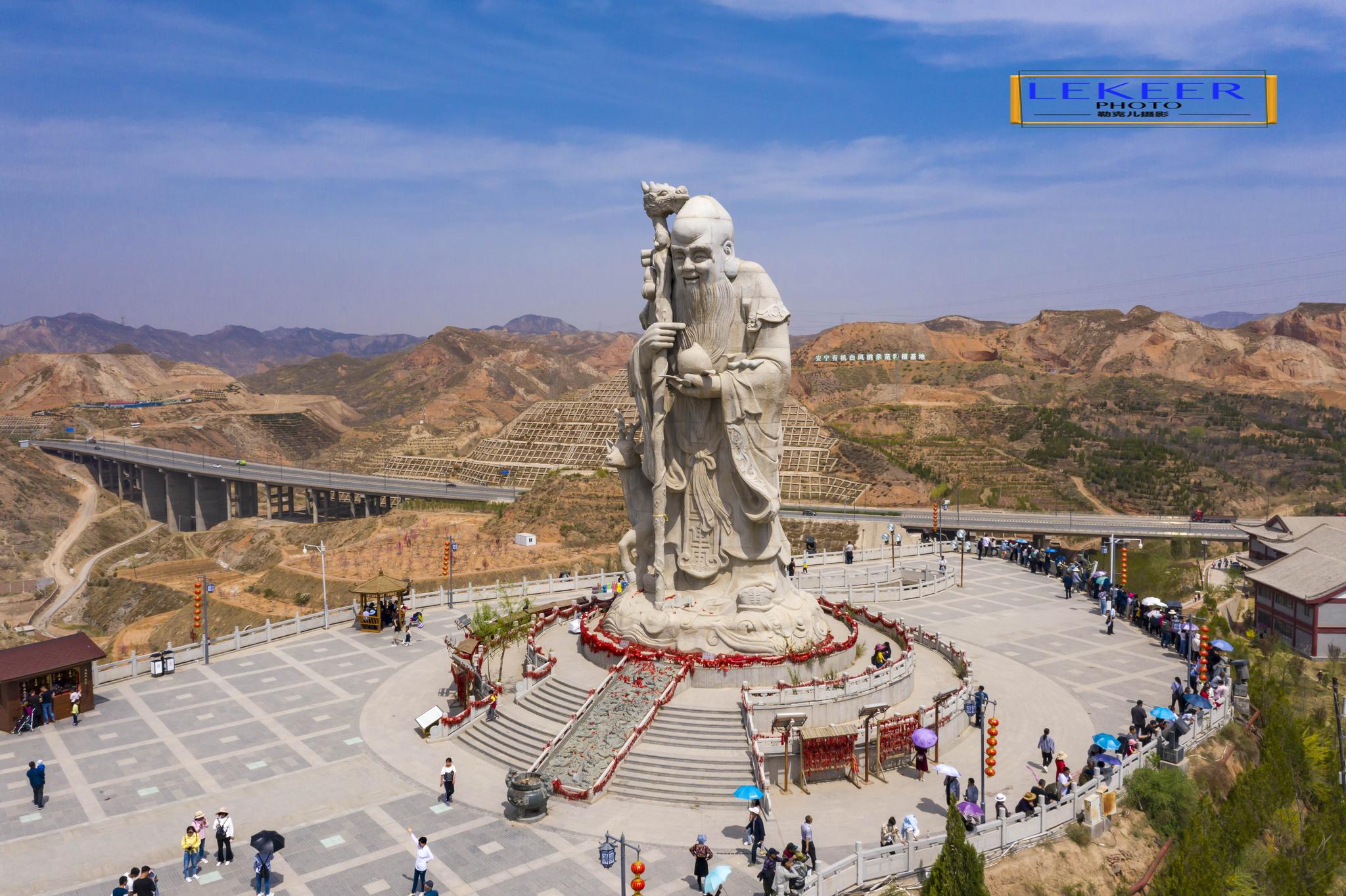 兰州仁寿山桃花源旅游区的超巨型寿星雕塑.