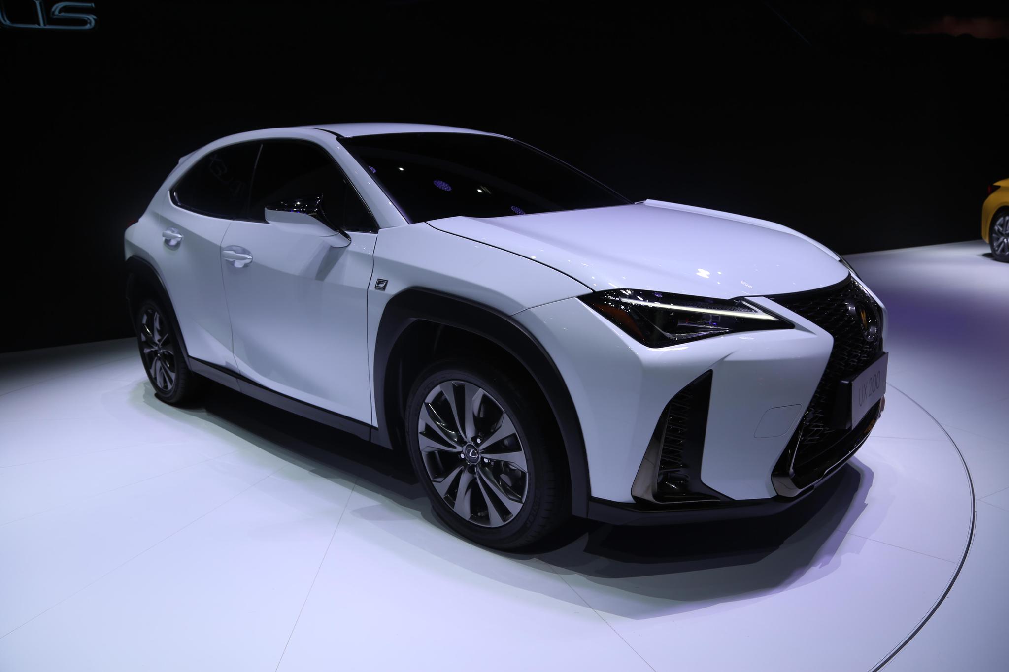 雷克萨斯全新ux 200,豪华都市suv,广州车展实拍!