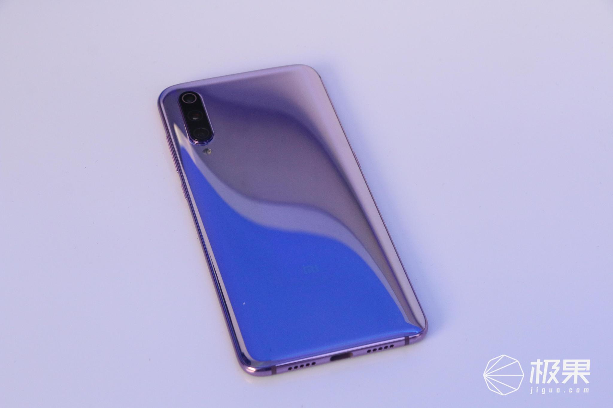 小米9图赏全曲面全息幻彩机身极窄下巴