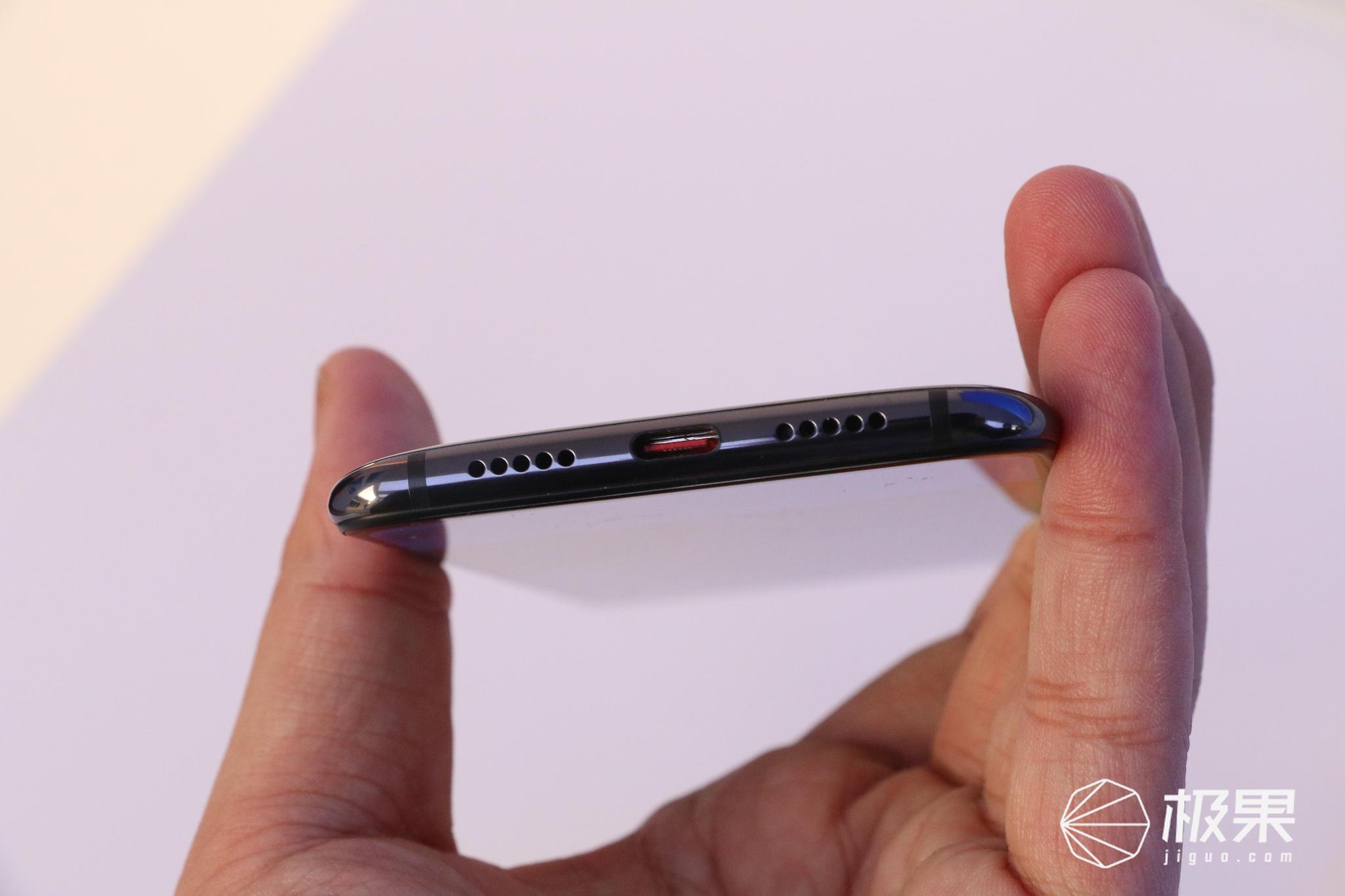 小米9图赏全曲面全息幻彩机身极窄下巴