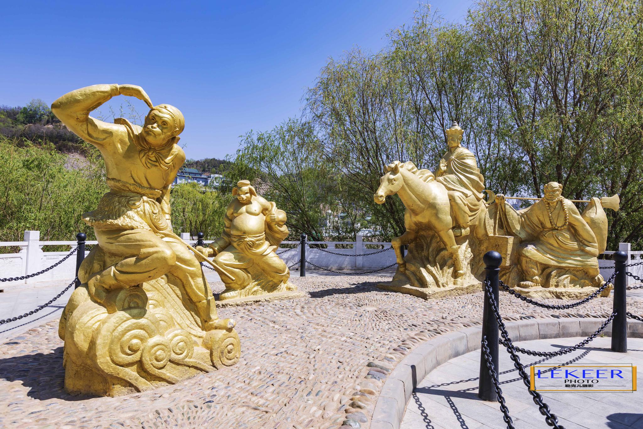 兰州40里黄河风情线步道旁的《西游记》雕塑.