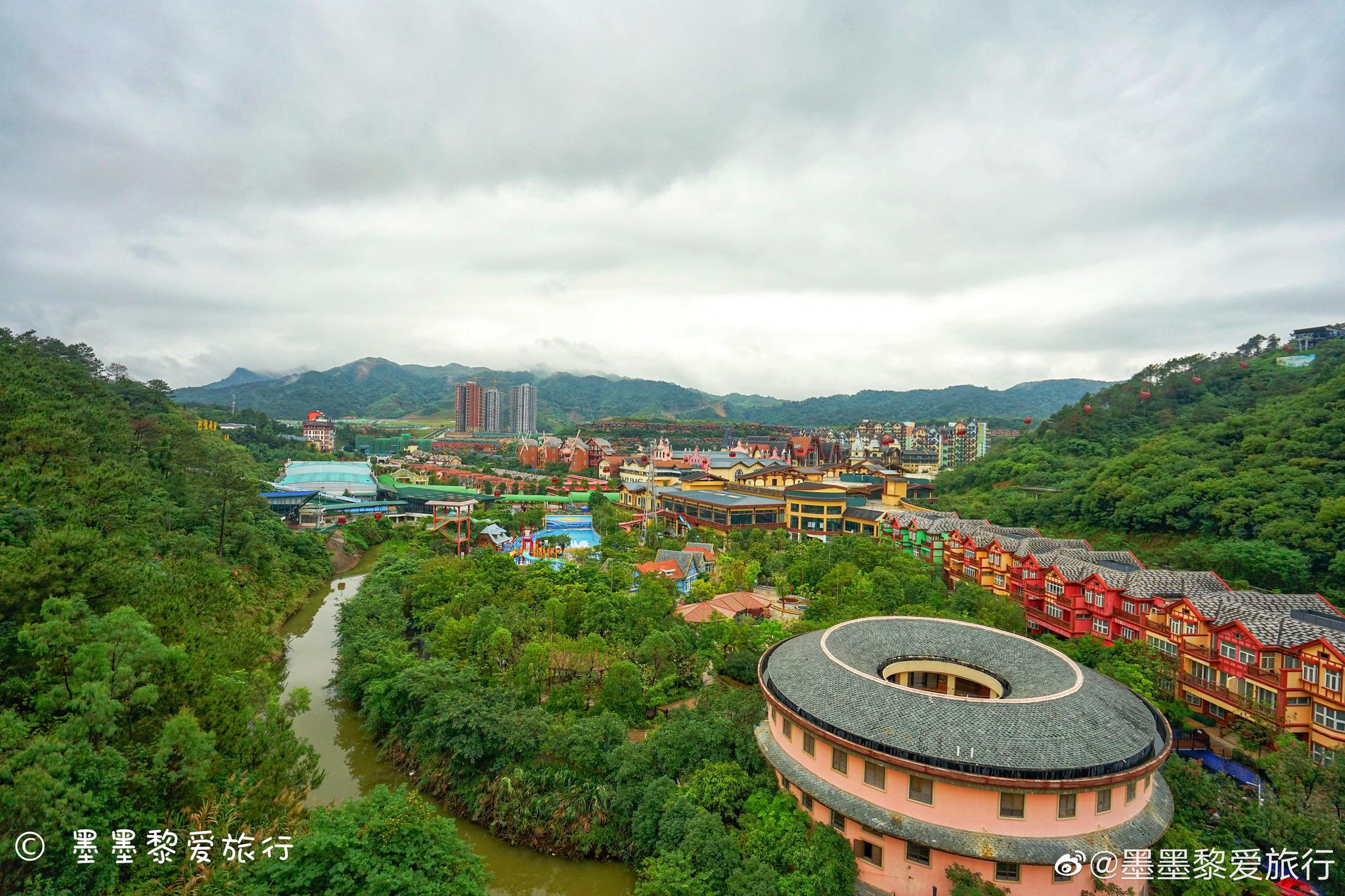 打卡河源客天下的冰雪世界,以恐龙为主题的冰雪乐园.里面好梦幻呀|冰