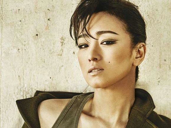 嘴角有痣的女星谁最迷人?袁泉第八,薛佳凝第二,第一是谁?