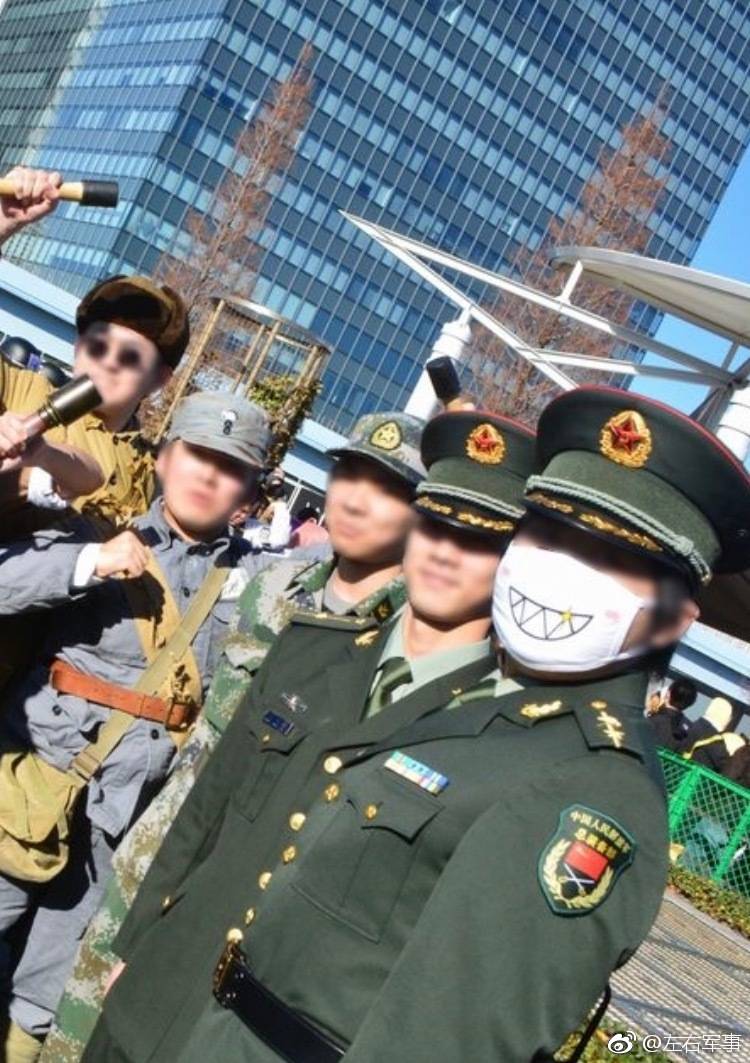 日本精中分子穿解放军军服出现在公共场合