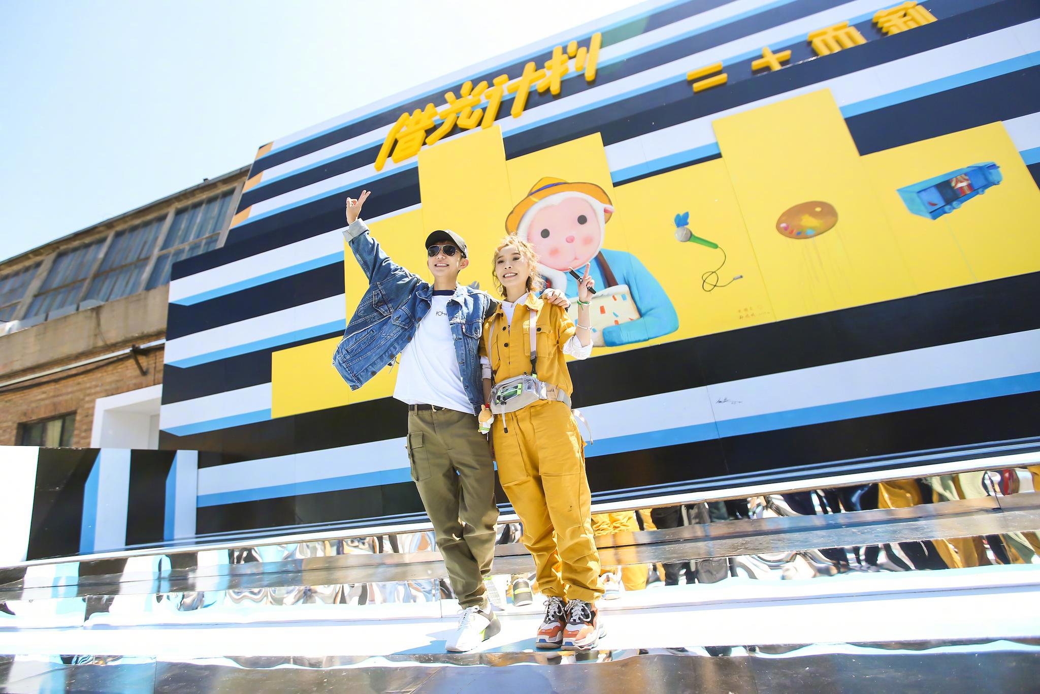 何炅:黄雅莉借光计划"三十而莉"的展览!|黄雅莉|何炅|展览_新浪新闻