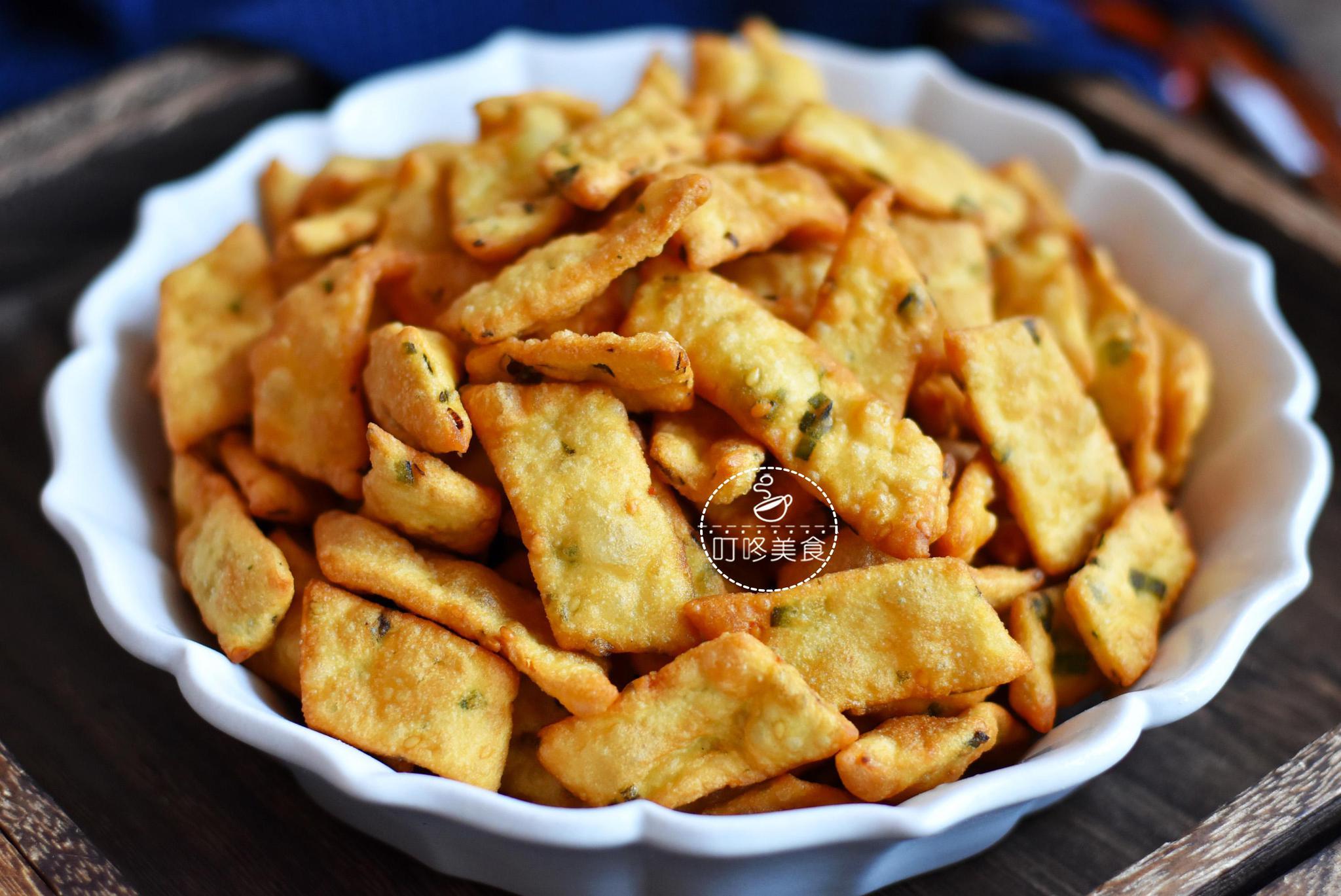 2分钟教会你做炸酥果,步骤超简单,又酥又脆,学会不用买零食了